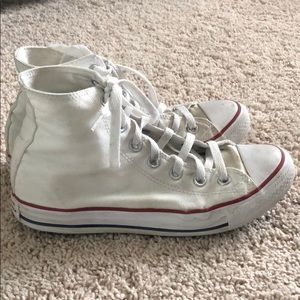 White High-Top Converse unisex sneaker